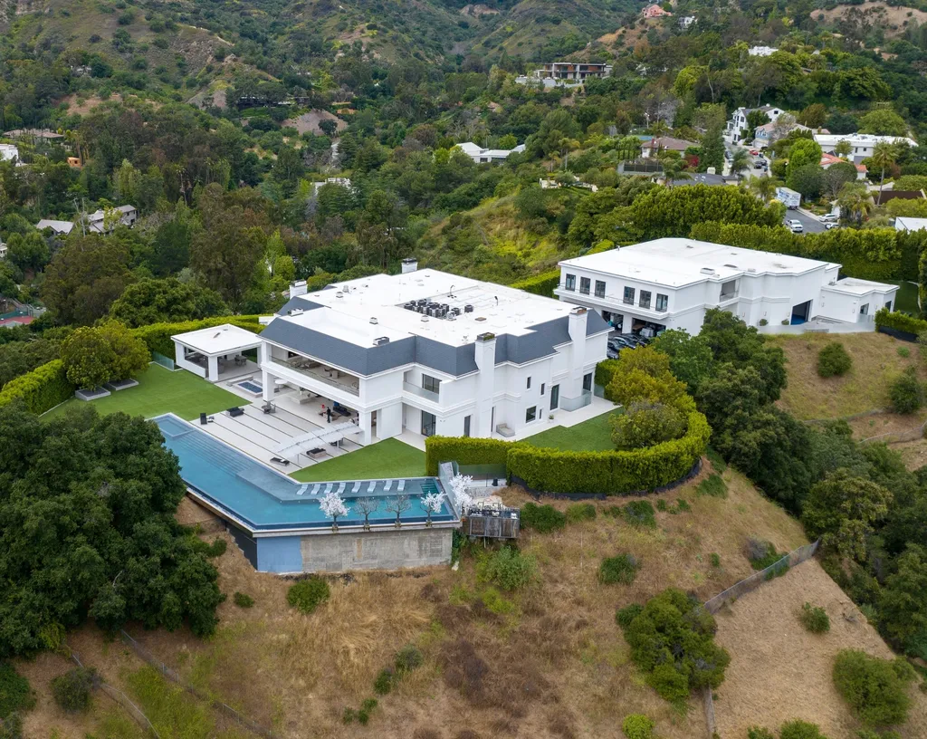 Celebrity Homes in California: Power, Pricing, and the Reality Behind the Headlines 4 Jennifer Lopez Ben Affleck Beverly Hills mansion luxury estate aerial view California