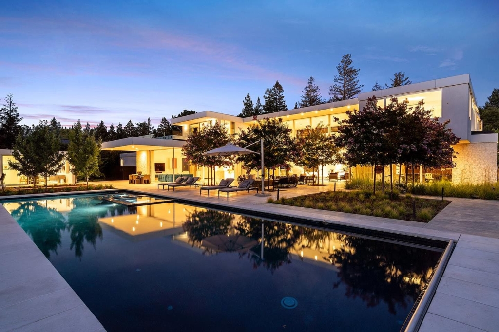 Modern Mansions in California: Where Design, Power, and Global Wealth Converge 11 modern luxury home in Atherton California with pool and minimalist architecture