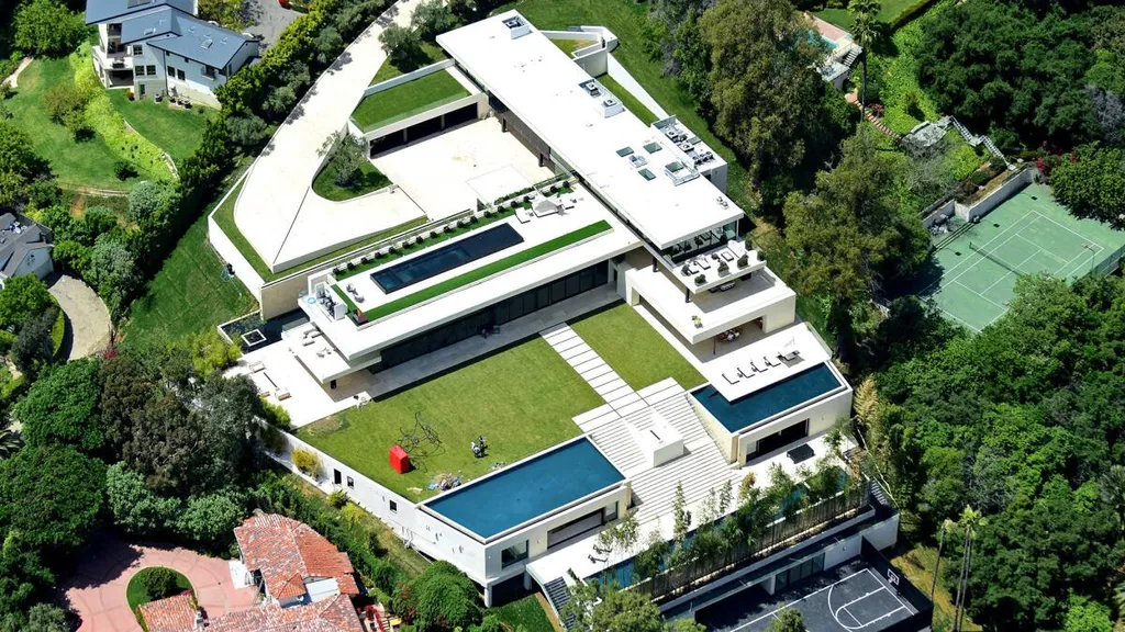 Celebrity Homes in California: Power, Pricing, and the Reality Behind the Headlines 3 Beyonce 908 Bel Air mansion Los Angeles luxury property aerial view