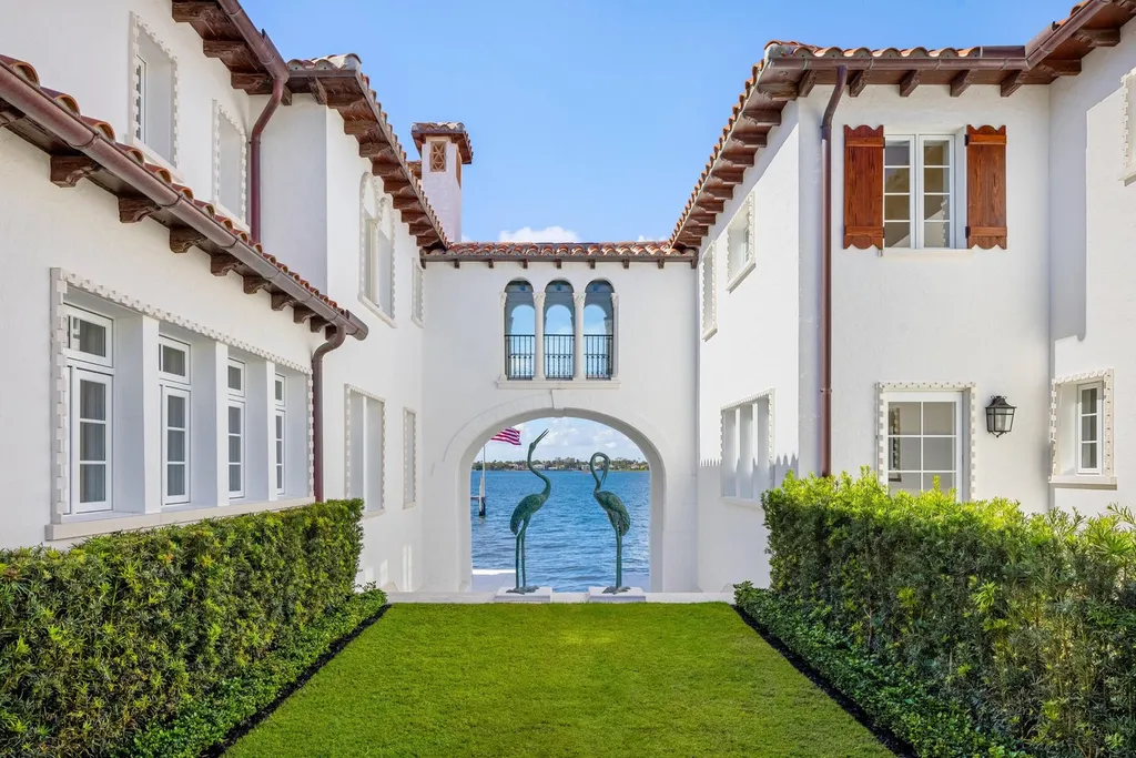 Casa del Ensueños: One of Palm Beach's Greatest Historic Estates Returns After a Landmark Renovation for $157 Million 18 Casa del Ensuenos Greatest historic estate at 800 S County Rd Palm Beach FL 13