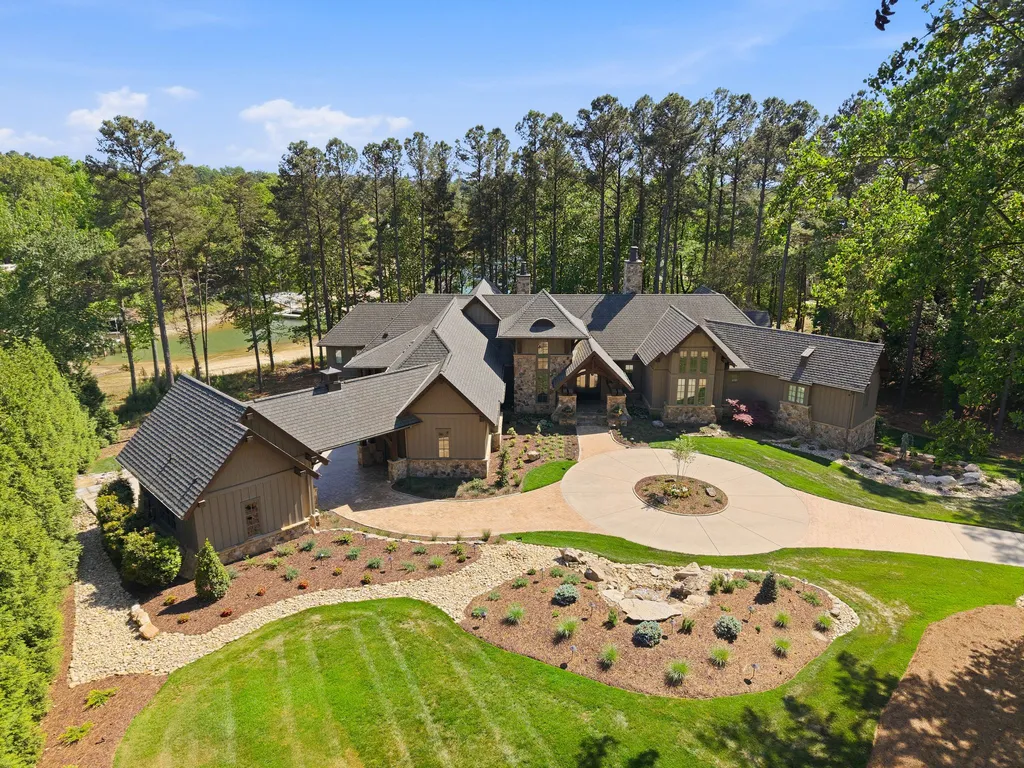 American Craftsman Lodge on Lake Norman Offers Resort-Style Waterfront Living for $7.1 Million 1 Resort Style Waterfront home at 171 White Horse Dr Mooresville NC 1