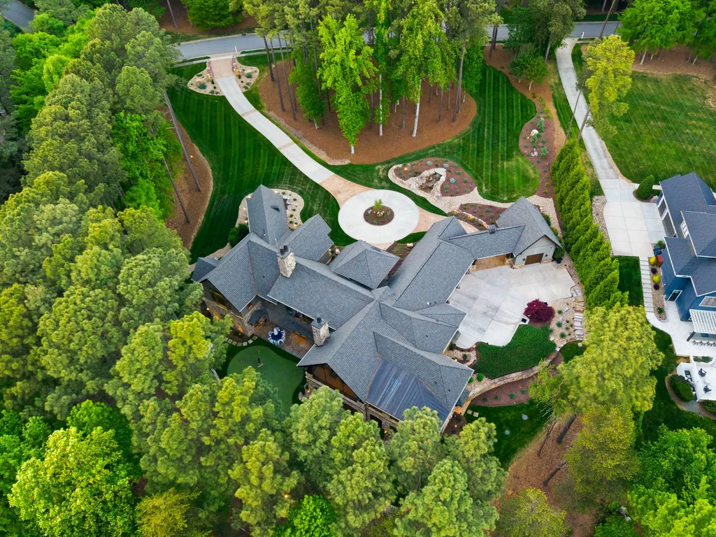 American Craftsman Lodge on Lake Norman Offers Resort-Style Waterfront Living for $7.1 Million 2 Resort Style Waterfront home at 171 White Horse Dr Mooresville NC 3