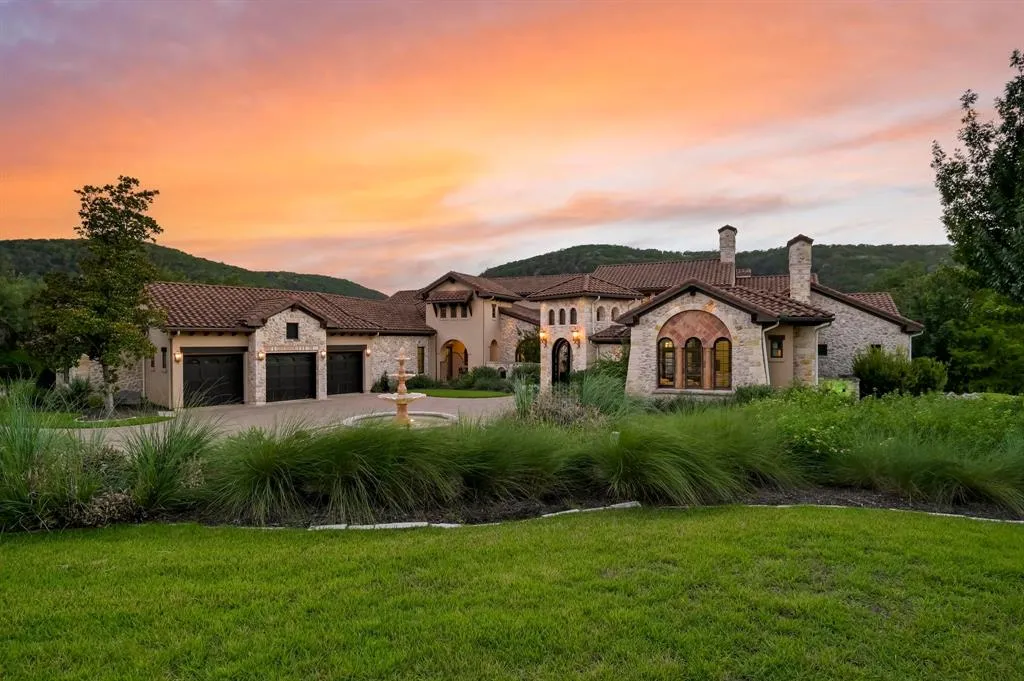 $13 Million Lake Austin Estate Offers 280 Feet of Waterfront and One of the City's Most Extraordinary Private Docks 3 13322 Shore Vista Dr Austin TX 7873201