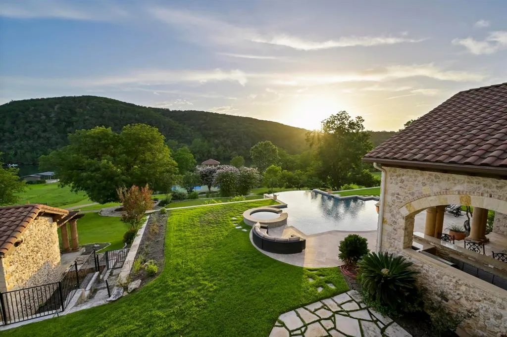 $13 Million Lake Austin Estate Offers 280 Feet of Waterfront and One of the City's Most Extraordinary Private Docks 14 13322 Shore Vista Dr Austin TX 7873228