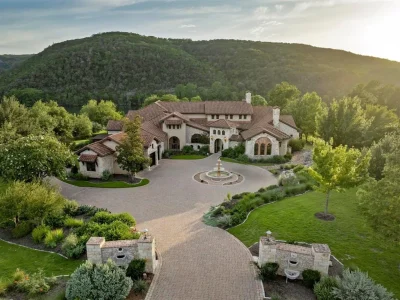 $13 Million Lake Austin Estate Offers 280 Feet of Waterfront and One of the City's Most Extraordinary Private Docks 2 $13 Million Lake Austin Estate Offers 280 Feet of Waterfront and One of the City's Most Extraordinary Private Docks