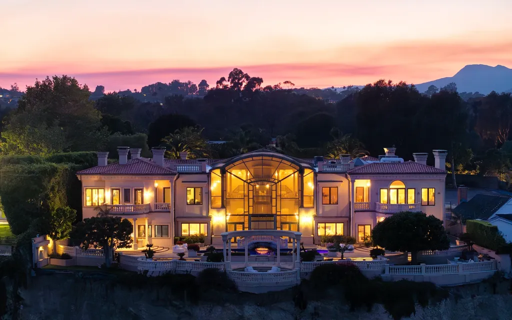 $90 Million Malibu Estate on Point Dume Offers a Scale That Could Never Be Built Today 1 28824 Cliffside Dr Malibu CA 1