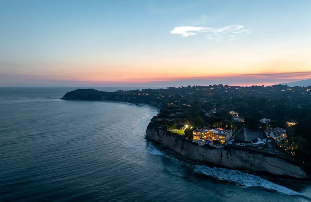 $90 Million Malibu Estate on Point Dume Offers a Scale That Could Never Be Built Today 20 28824 Cliffside Dr Malibu CA 41