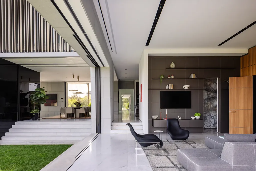 $88 Million Bel-Air Estate by SAOTA Redefines Modern Luxury With 270-Degree Views and Resort-Caliber Design 8 88 Million Bel Air Estate by SAOTA at 11005 Bellagio Pl Los Angeles 16