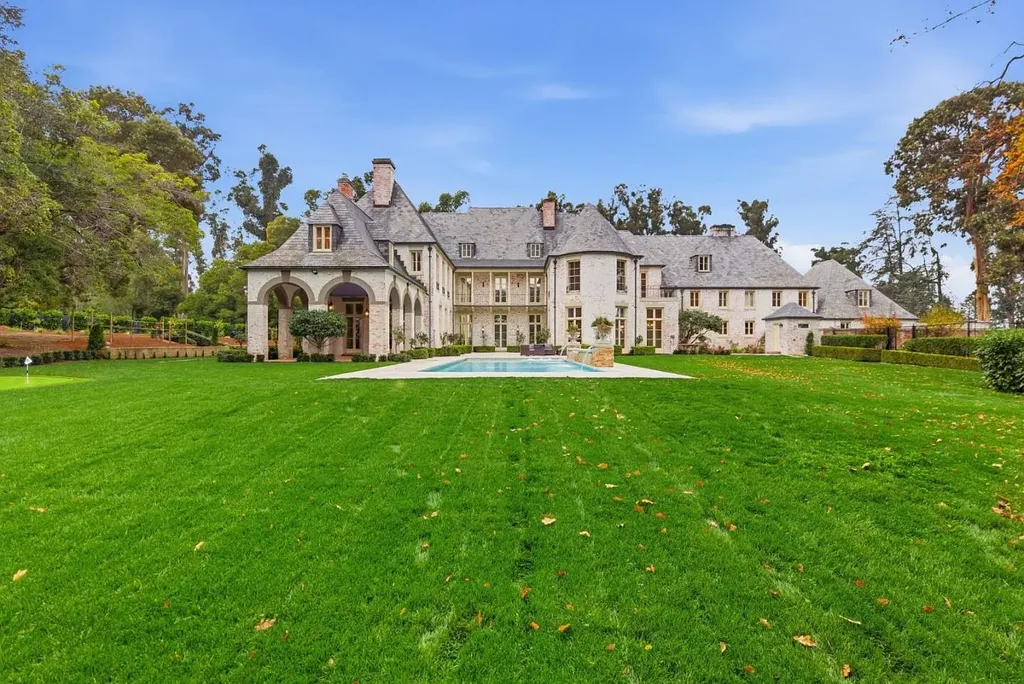 Bing Crosby's Legendary Hillsborough Estate, Rooted in California's Golden Era, Lists for $28.995 Million 13 Bing Crosbys Legendary Hillsborough Estate 11
