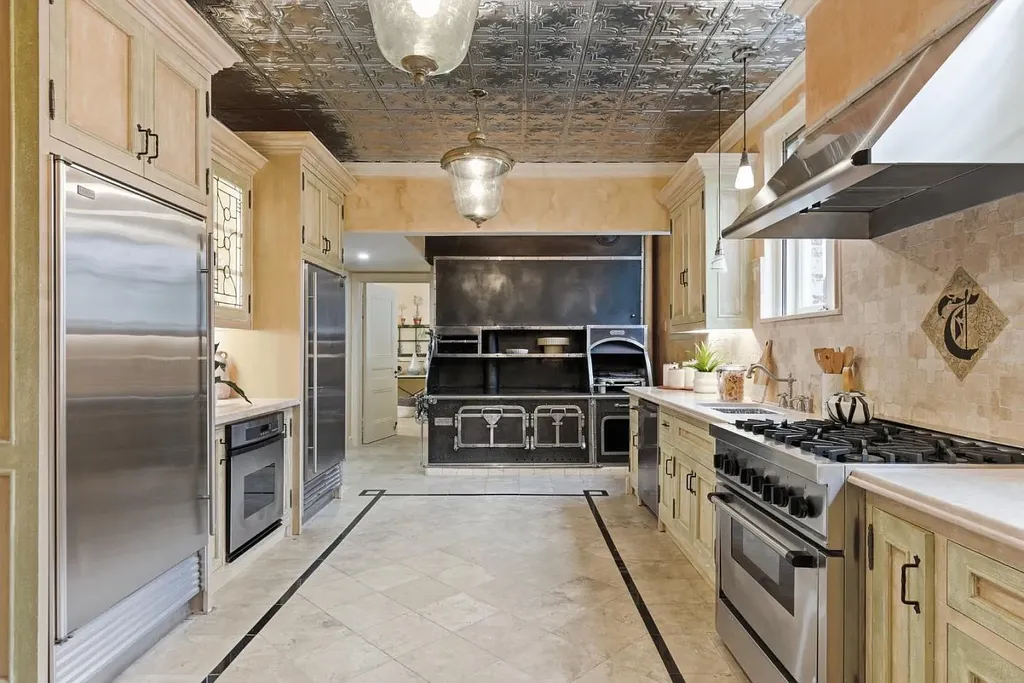 Bing Crosby's Legendary Hillsborough Estate, Rooted in California's Golden Era, Lists for $28.995 Million 11 Bing Crosbys Legendary Hillsborough Estate 6