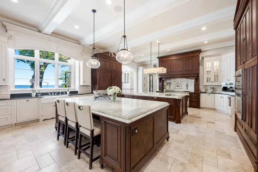 Illinois' Most Valuable Lakefront Estate Returns to the Market for $29.9 Million 12 Illinois Most Valuable Lakefront Estate at 319 Sheridan Rd Winnetka IL 11