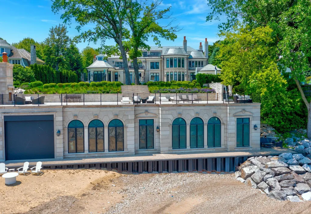 Illinois' Most Valuable Lakefront Estate Returns to the Market for $29.9 Million 3 Illinois Most Valuable Lakefront Estate at 319 Sheridan Rd Winnetka IL 32