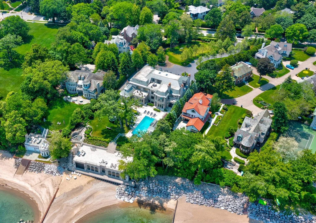 Illinois' Most Valuable Lakefront Estate Returns to the Market for $29.9 Million 21 Illinois Most Valuable Lakefront Estate at 319 Sheridan Rd Winnetka IL 36