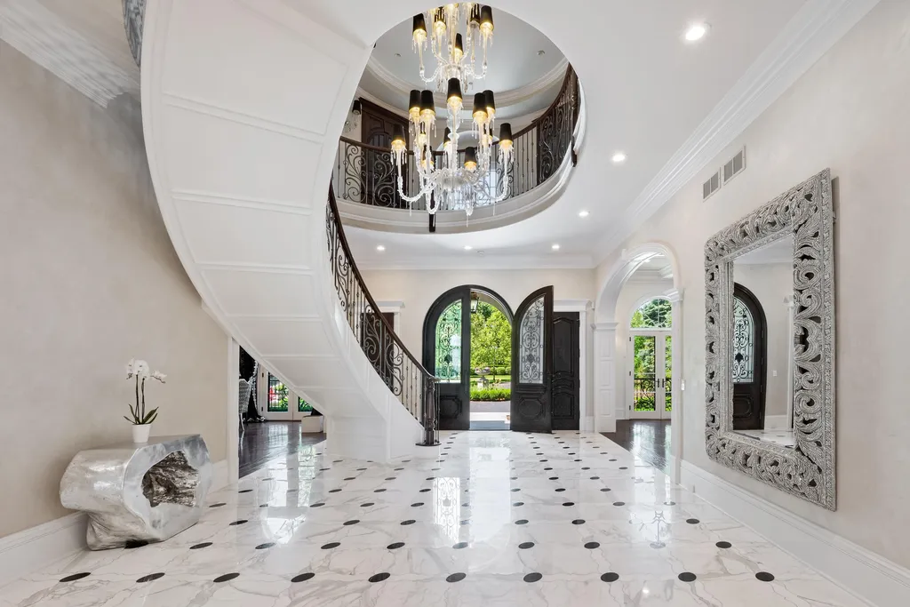 Illinois' Most Valuable Lakefront Estate Returns to the Market for $29.9 Million 8 Illinois Most Valuable Lakefront Estate at 319 Sheridan Rd Winnetka IL 6