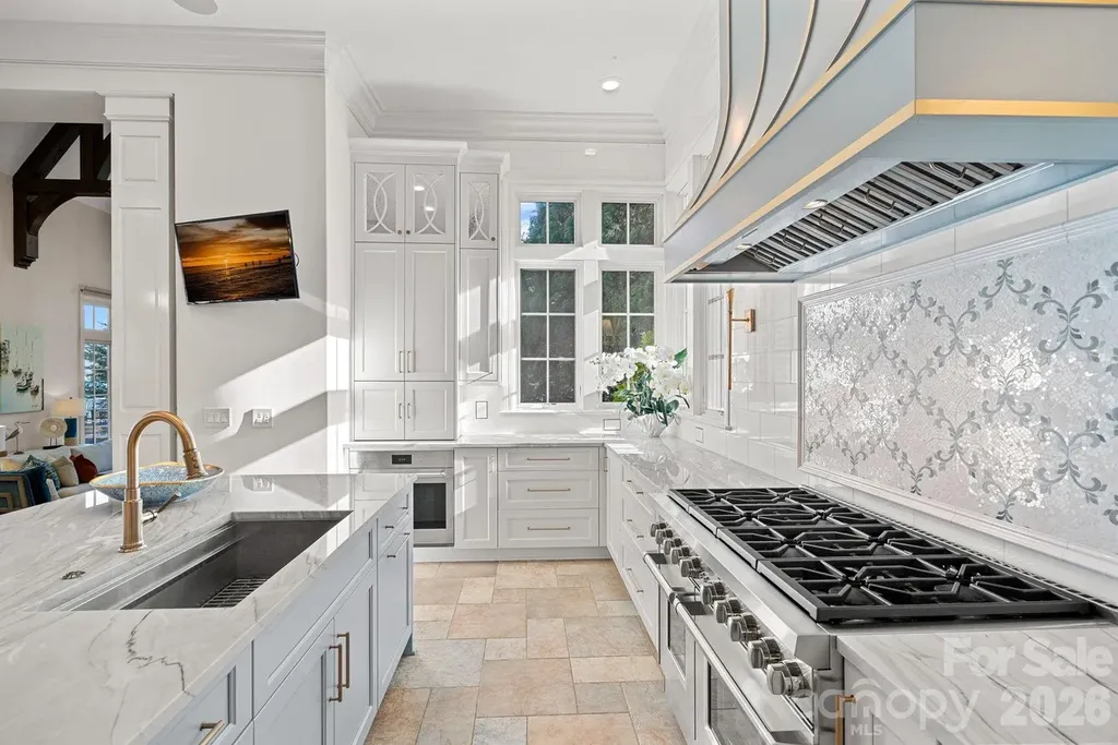 One of Lake Norman's Finest Waterfront Estates Returns to the Market for $9.3 Million 7 One of Lake Normans Finest Waterfront Estates at 109 Conway Ct Mooresville NC 10