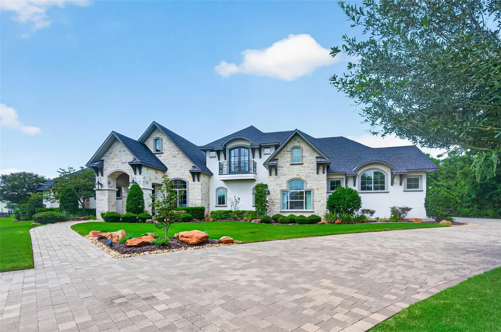 $4.25 Million Willowcreek Ranch Estate Delivers Resort-Style Living on Two Private Acres Near Houston 3 Willowcreek Ranch Estate at 2 Texas Dandy Dr Tomball TX 46