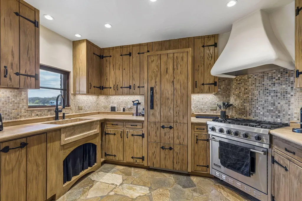 A $18.5 Million Texas Estate Was Taken Apart, Moved and Rebuilt—And Its Story Goes Back to a Dallas Publishing Dynasty 19 1 Paigebrooke Westlake TX 7626227