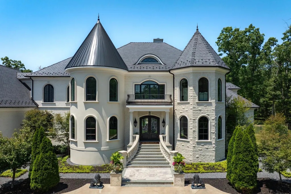 This $7.95 Million Virginia Estate Hides a ‘Jungle Room’ Behind Its Classical Façade 4 13259 Greenwood Church Rd Ashland VA07