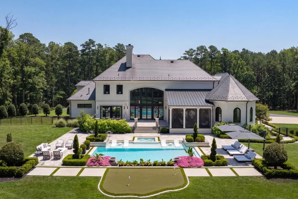 This $7.95 Million Virginia Estate Hides a ‘Jungle Room’ Behind Its Classical Façade 16 13259 Greenwood Church Rd Ashland VA46