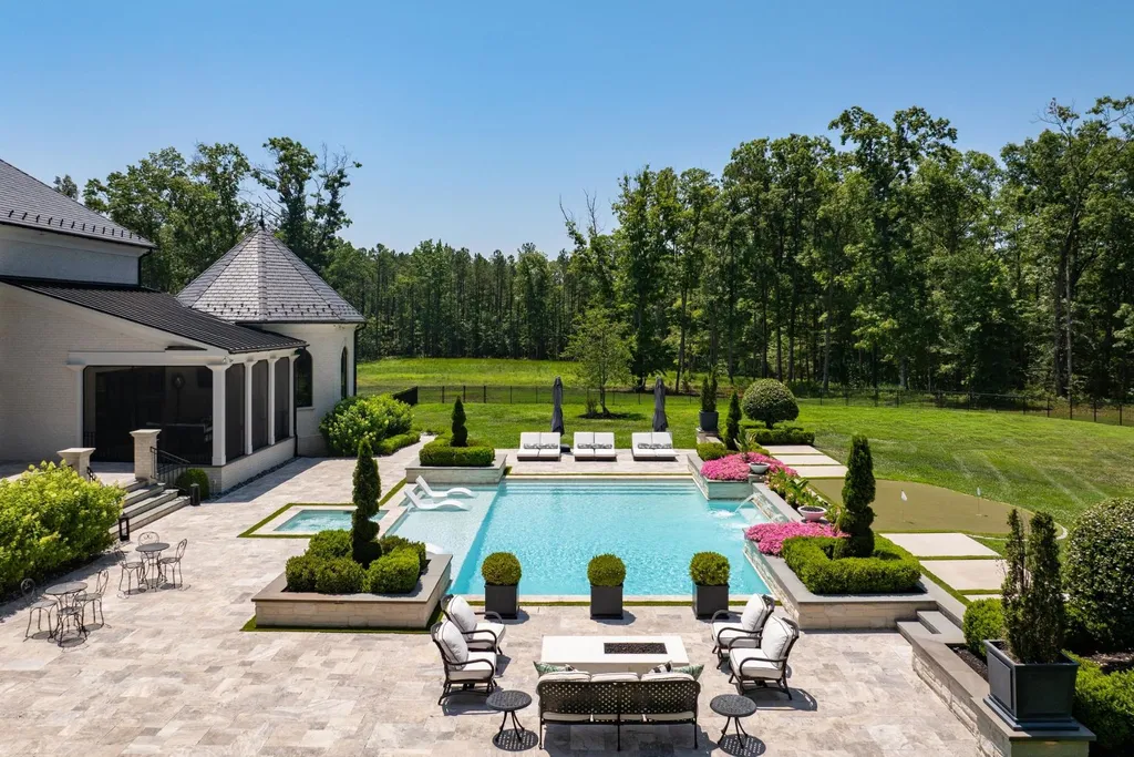 This $7.95 Million Virginia Estate Hides a ‘Jungle Room’ Behind Its Classical Façade 17 13259 Greenwood Church Rd Ashland VA48