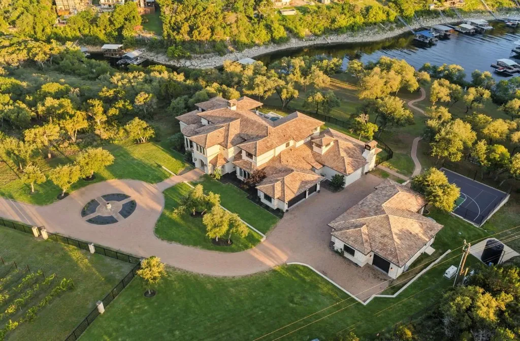 This $11.995 Million Texas Estate Has 22 Acres on Lake Travis—and Its Own Vineyard, Waterfall and Pontoon Boat 2 15201 Fm 2769 Volente TX 7864101 1