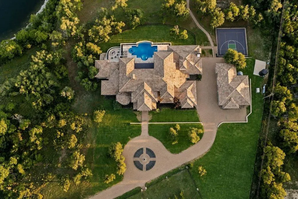 This $11.995 Million Texas Estate Has 22 Acres on Lake Travis—and Its Own Vineyard, Waterfall and Pontoon Boat 3 15201 Fm 2769 Volente TX 7864107