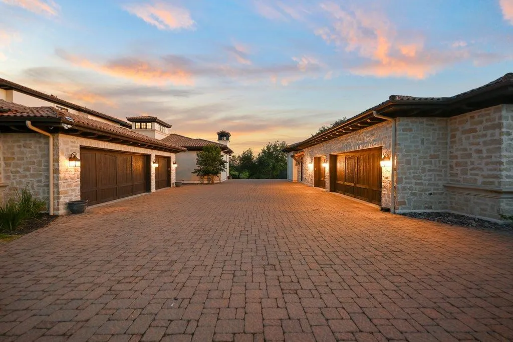 This $11.995 Million Texas Estate Has 22 Acres on Lake Travis—and Its Own Vineyard, Waterfall and Pontoon Boat 18 15201 Fm 2769 Volente TX 7864129