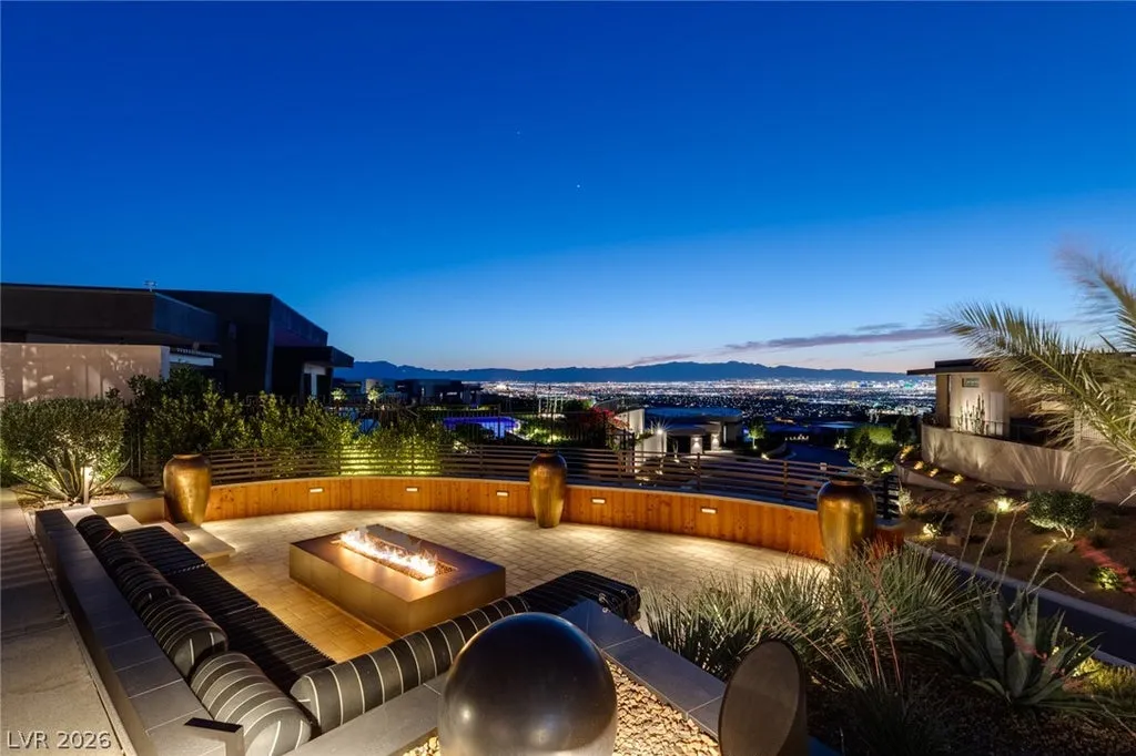 There’s Only One: Blue Heron’s Singular Elio Estate Hits the Market for $11.85 Million 12 1538 Dragon Crest Ave Henderson NV 8901241