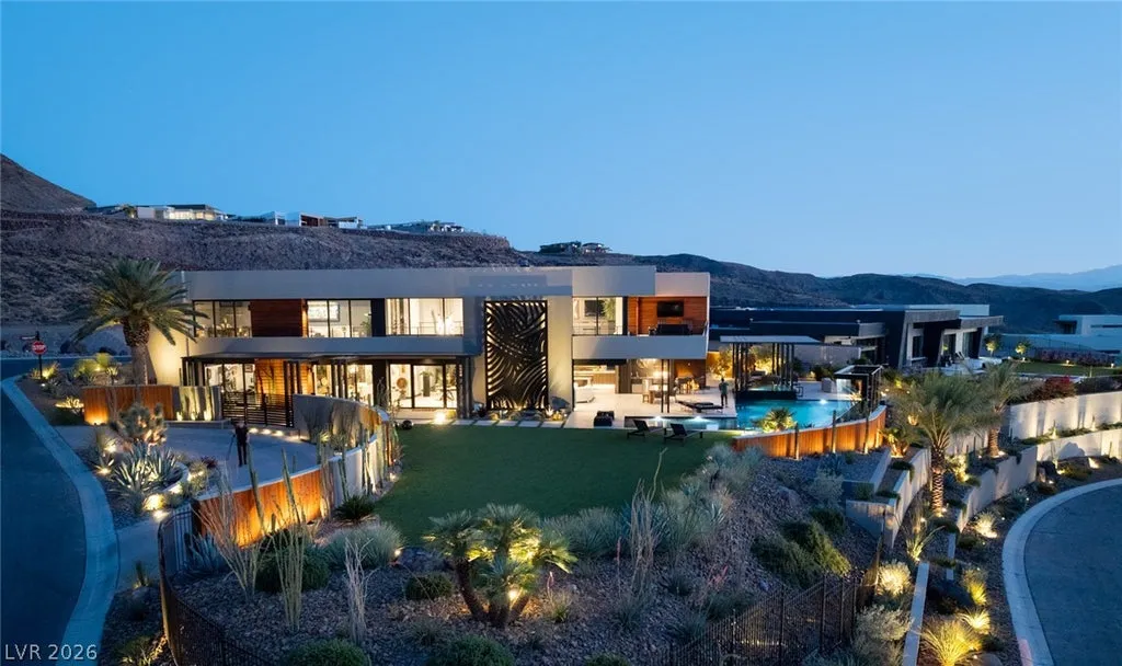There’s Only One: Blue Heron’s Singular Elio Estate Hits the Market for $11.85 Million 14 1538 Dragon Crest Ave Henderson NV 8901265