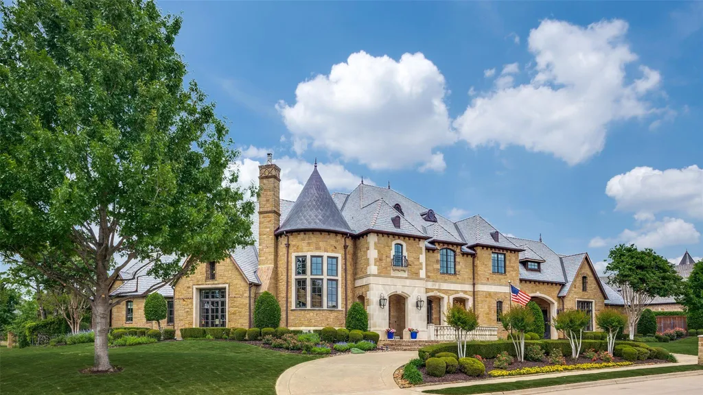 Behind the Gates of This $3.5 Million Texas Estate Is a Six-Car Garage, 400-Bottle Wine Room and Private Sauna 8 1701 Sherburne Dr Keller TX 7626202