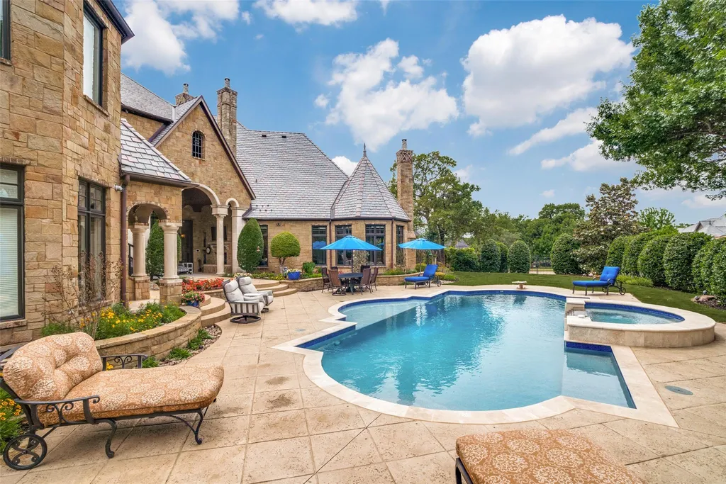 Behind the Gates of This $3.5 Million Texas Estate Is a Six-Car Garage, 400-Bottle Wine Room and Private Sauna 16 1701 Sherburne Dr Keller TX 7626237