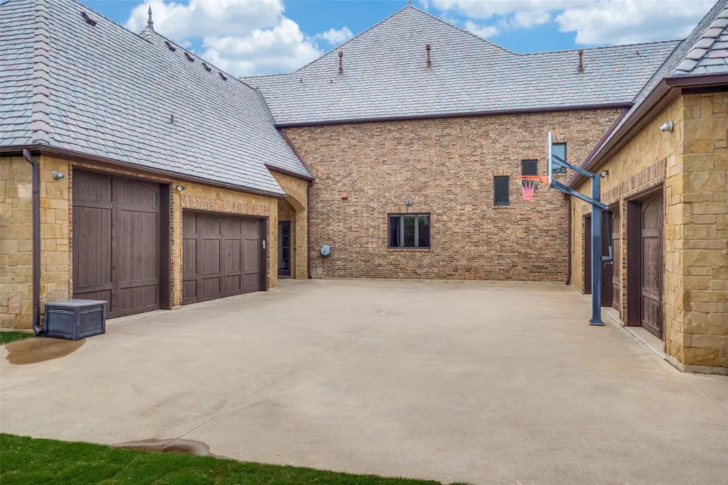 Behind the Gates of This $3.5 Million Texas Estate Is a Six-Car Garage, 400-Bottle Wine Room and Private Sauna 18 1701 Sherburne Dr Keller TX 7626239
