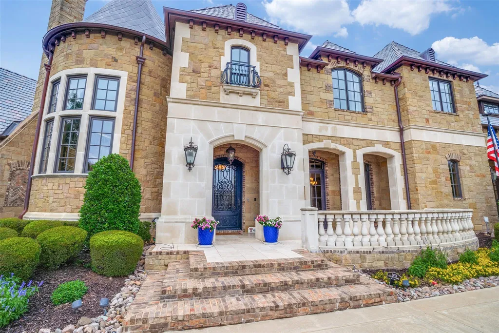 Behind the Gates of This $3.5 Million Texas Estate Is a Six-Car Garage, 400-Bottle Wine Room and Private Sauna 3 1701 Sherburne Dr Keller TX 7626240