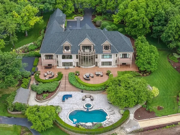 A $5.995 Million Illinois Mansion Hides a 30-Car Garage, Helipad and Private Lake Behind Its Gates