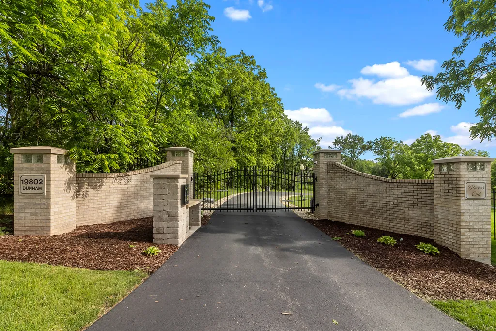 A $5.995 Million Illinois Mansion Hides a 30-Car Garage, Helipad and Private Lake Behind Its Gates 3 19802 Dunham Rd Woodstock IL 60098002