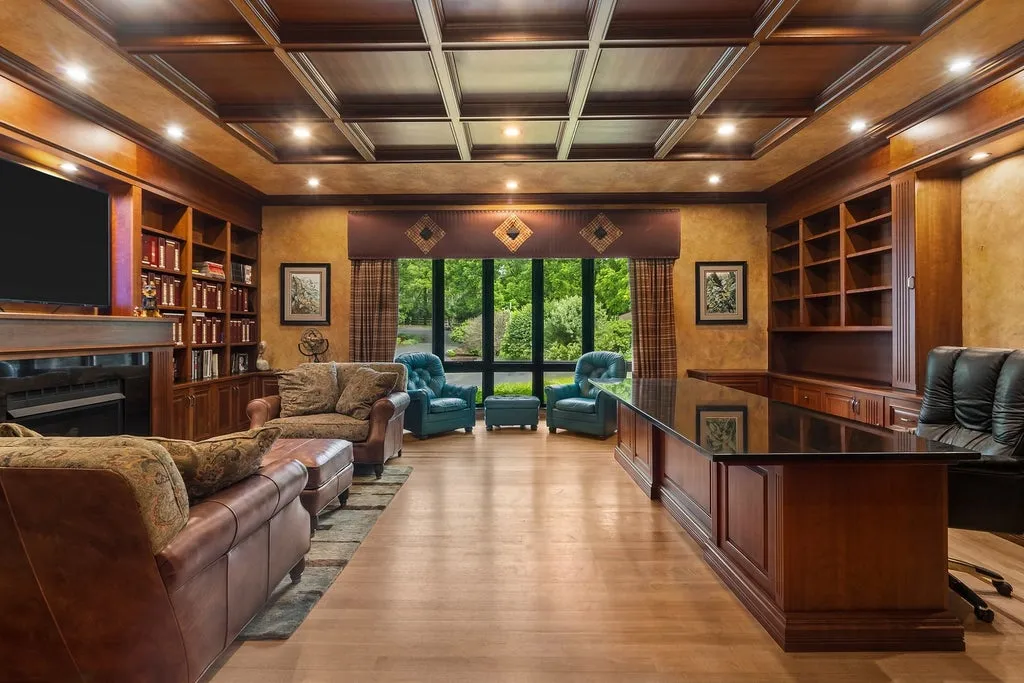 A $5.995 Million Illinois Mansion Hides a 30-Car Garage, Helipad and Private Lake Behind Its Gates 9 19802 Dunham Rd Woodstock IL 60098037