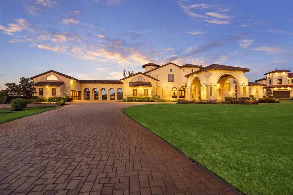 This $5.499 Million Texas Estate Turns Its Backyard Into a Five-Star Resort With an Infinity Pool and Sunken Fire Lounge 2 24 Sovereign Cir Richmond TX 7746902