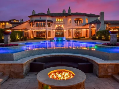 This $5.499 Million Texas Estate Turns Its Backyard Into a Five-Star Resort With an Infinity Pool and Sunken Fire Lounge 2 This $5.499 Million Texas Estate Turns Its Backyard Into a Five-Star Resort With an Infinity Pool and Sunken Fire Lounge
