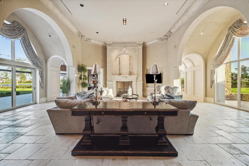 This $5.499 Million Texas Estate Turns Its Backyard Into a Five-Star Resort With an Infinity Pool and Sunken Fire Lounge 5 24 Sovereign Cir Richmond TX 7746910