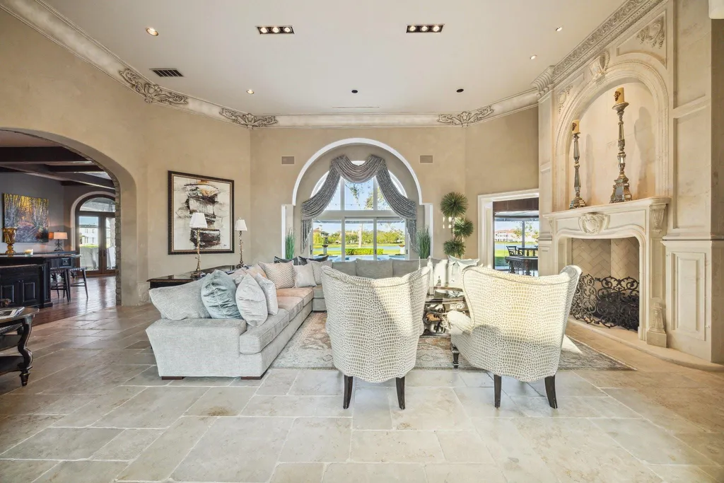 This $5.499 Million Texas Estate Turns Its Backyard Into a Five-Star Resort With an Infinity Pool and Sunken Fire Lounge 6 24 Sovereign Cir Richmond TX 7746911