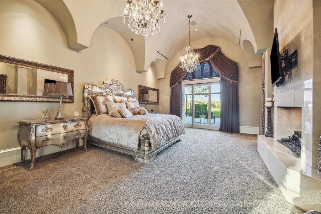This $5.499 Million Texas Estate Turns Its Backyard Into a Five-Star Resort With an Infinity Pool and Sunken Fire Lounge 12 24 Sovereign Cir Richmond TX 7746920