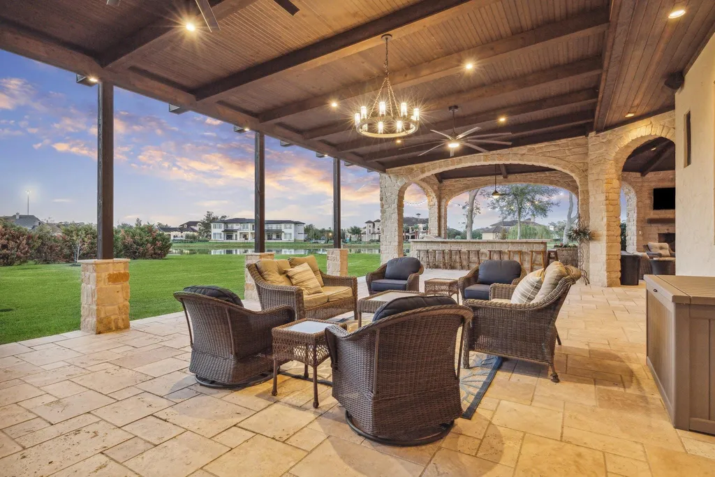 This $5.499 Million Texas Estate Turns Its Backyard Into a Five-Star Resort With an Infinity Pool and Sunken Fire Lounge 17 24 Sovereign Cir Richmond TX 7746945