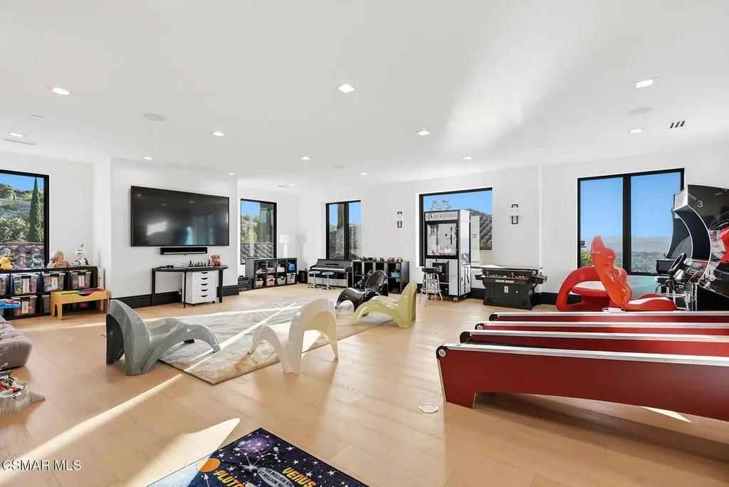 This $15.995 Million Calabasas Estate Has a Two-Lane Bowling Alley in a Building of Its Own 10 25201 Prado Del Misterio Calabasas CA 9130238