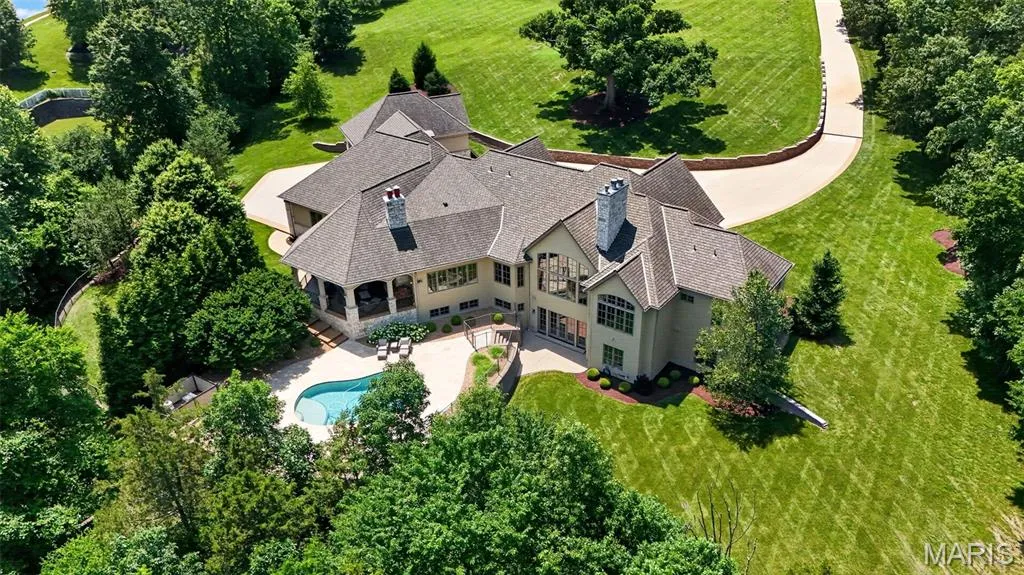This $5.9 Million Missouri Estate Has Garage Space for 10 Cars—and 12.58 Acres Backing to a Park 2 262 Dietrich Rd Ballwin MO 6302104