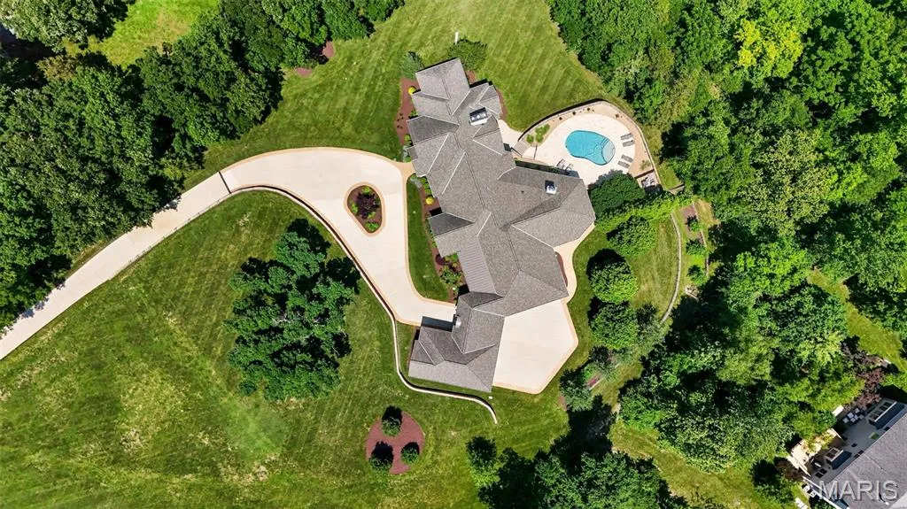 This $5.9 Million Missouri Estate Has Garage Space for 10 Cars—and 12.58 Acres Backing to a Park 23 262 Dietrich Rd Ballwin MO 6302105