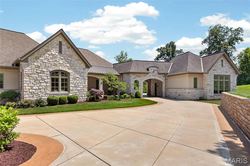This $5.9 Million Missouri Estate Has Garage Space for 10 Cars—and 12.58 Acres Backing to a Park 3 262 Dietrich Rd Ballwin MO 6302108