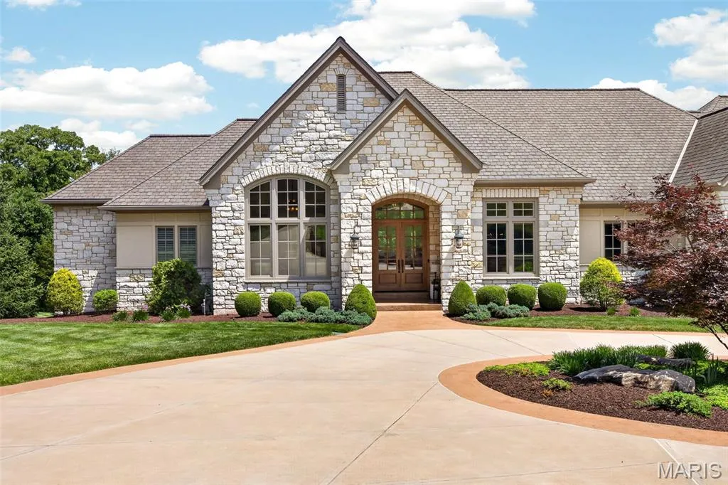 This $5.9 Million Missouri Estate Has Garage Space for 10 Cars—and 12.58 Acres Backing to a Park 4 262 Dietrich Rd Ballwin MO 6302110