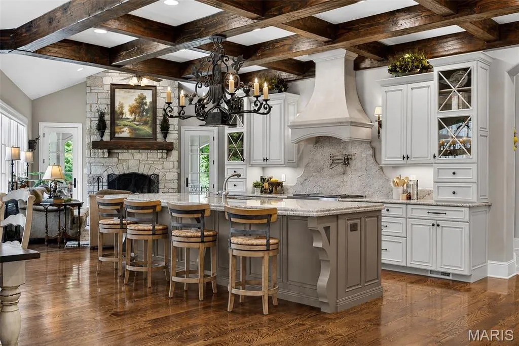 This $5.9 Million Missouri Estate Has Garage Space for 10 Cars—and 12.58 Acres Backing to a Park 10 262 Dietrich Rd Ballwin MO 6302123