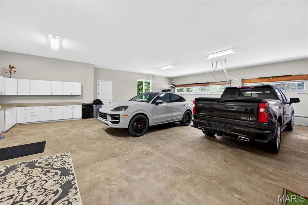 This $5.9 Million Missouri Estate Has Garage Space for 10 Cars—and 12.58 Acres Backing to a Park 18 262 Dietrich Rd Ballwin MO 6302187