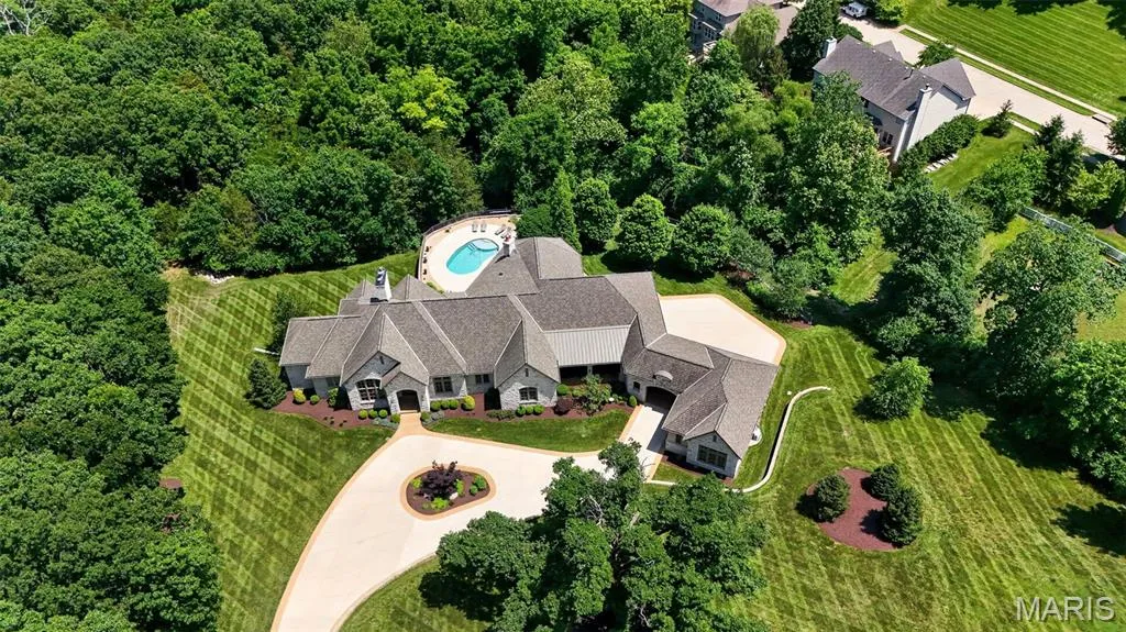 This $5.9 Million Missouri Estate Has Garage Space for 10 Cars—and 12.58 Acres Backing to a Park 22 262 Dietrich Rd Ballwin MO 6302190